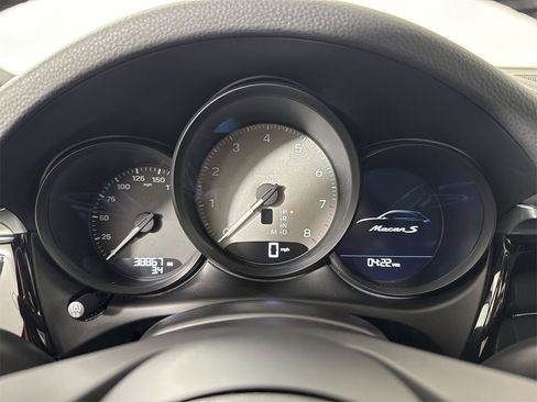 Certified 2023 Porsche Macan S image 37