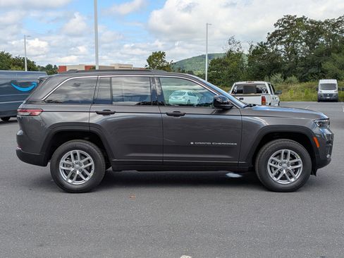 New 2025 Jeep Grand Cherokee Laredo X w/ Luxury Tech Group I image 4