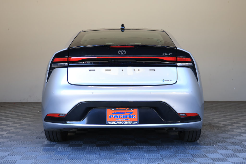 Used 2024 Toyota Prius XLE AWD/4WD image 11