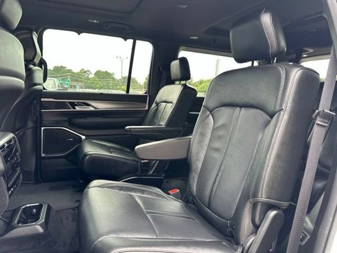 Used 2023 Jeep Wagoneer Series II RWD image 36