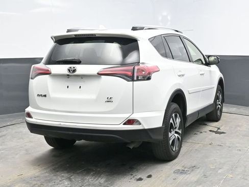 Used 2018 Toyota RAV4 LE image 6