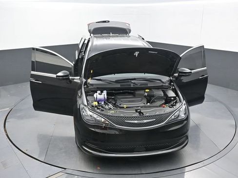 New 2025 Chrysler Voyager LX image 70