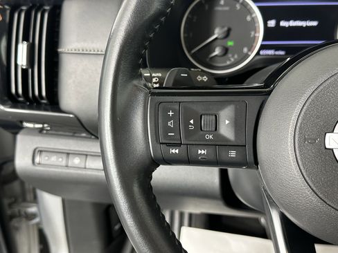 Used 2023 Nissan Pathfinder SV image 30