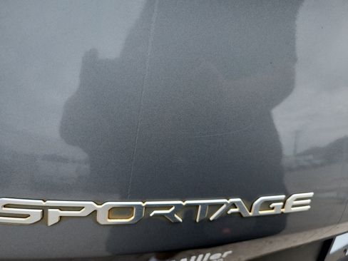 Used 2023 Kia Sportage LX FWD image 33