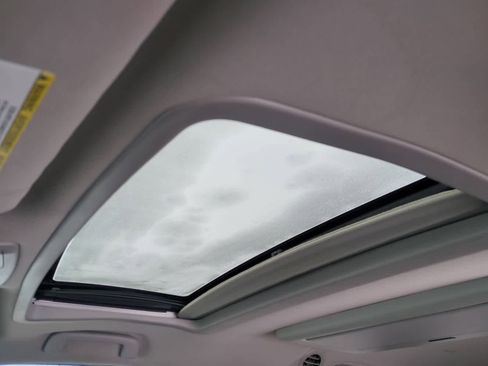 Used 2015 Toyota Sienna SE Premium image 17