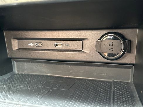 Certified 2023 Volkswagen Tiguan SE w/ Panoramic Sunroof Package image 35