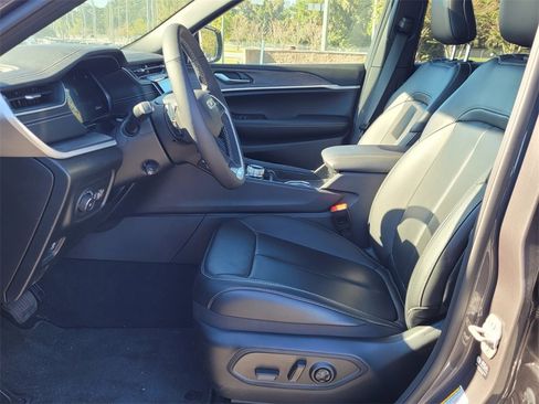 New 2025 Jeep Grand Cherokee L Limited w/ Luxury Tech Group II image 10