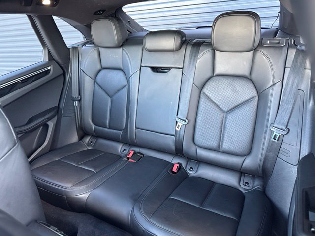 Used 2023 Porsche Macan AWD/4WD image 33