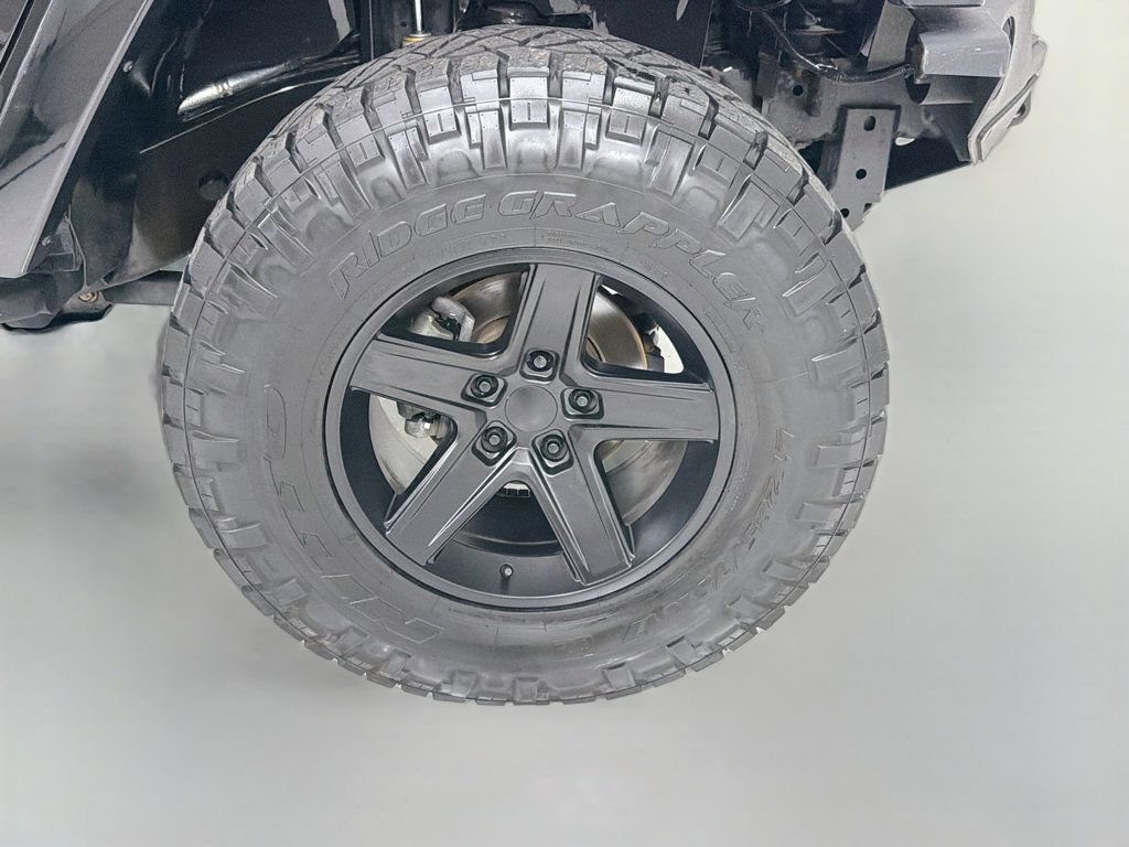 Used 2013 Jeep Wrangler Unlimited Sahara w/ Connectivity Group AWD/4WD image 31