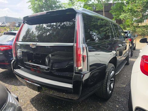 Used 2018 Cadillac Escalade ESV Luxury AWD/4WD image 3
