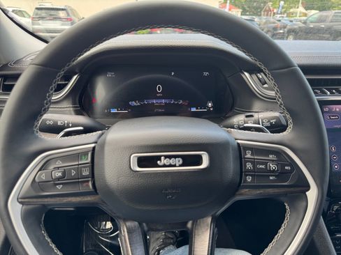 Used 2023 Jeep Grand Cherokee L Limited AWD/4WD image 26