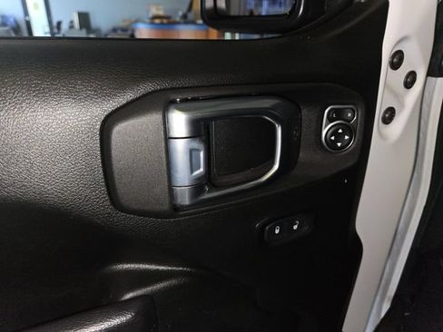 Used 2022 Jeep Wrangler Unlimited Rubicon AWD/4WD image 13