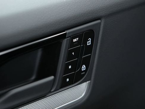 New 2026 Porsche Cayenne image 19