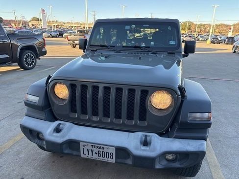 Used 2019 Jeep Wrangler Sport S image 3