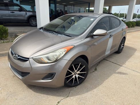 Used 2011 Hyundai Elantra GLS w/ Preferred Equipment Pkg 3 FWD image 2