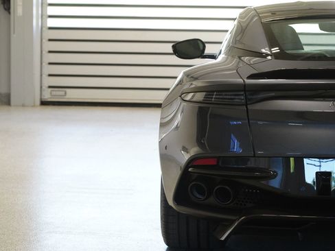 Used 2021 Aston Martin DBS Superleggera RWD image 11