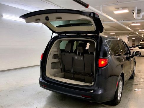Used 2019 Chrysler Pacifica L FWD image 33