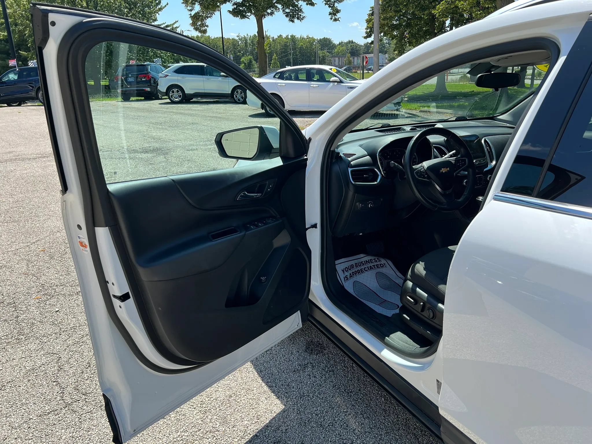 Used 2018 Chevrolet Equinox LT w/ Sun & Infotainment Package AWD/4WD image 9
