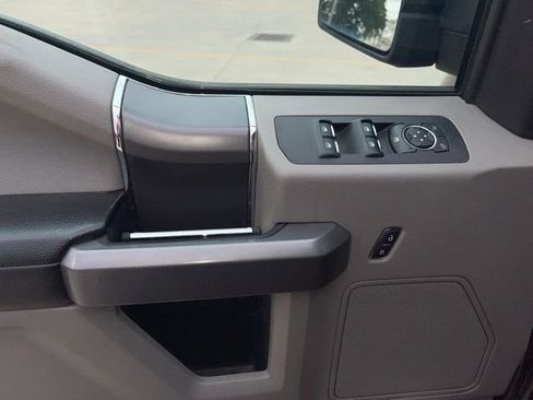 Used 2018 Ford F150 XLT w/ Equipment Group 302A Luxury AWD/4WD image 8