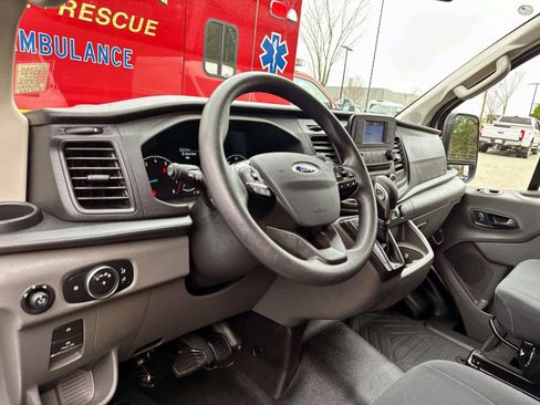 Used 2024 Ford Transit 250 Low Roof AWD w/ Exterior Upgrade Package image 12