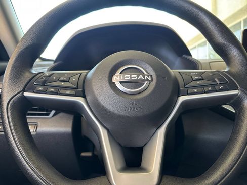 Used 2025 Nissan Altima 2.5 SV FWD image 29
