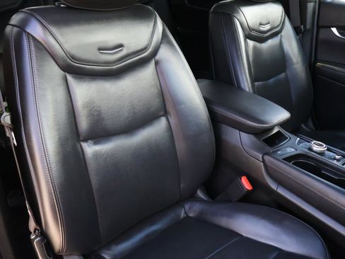 Used 2023 Cadillac XT6 Premium Luxury image 23