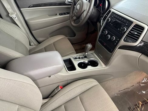 Used 2012 Jeep Grand Cherokee Laredo w/ Laredo E Group AWD/4WD image 25