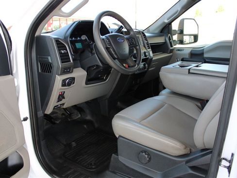 Used 2022 Ford F550 4x4 Crew Cab Super Duty w/ Power Equipment Group image 21
