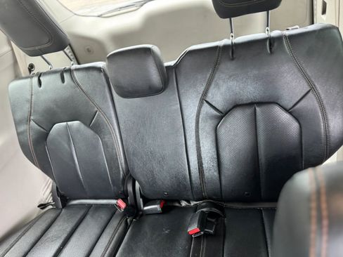 Used 2019 Chrysler Pacifica Touring-L FWD image 22