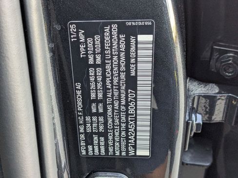 New 2026 Porsche Macan image 30