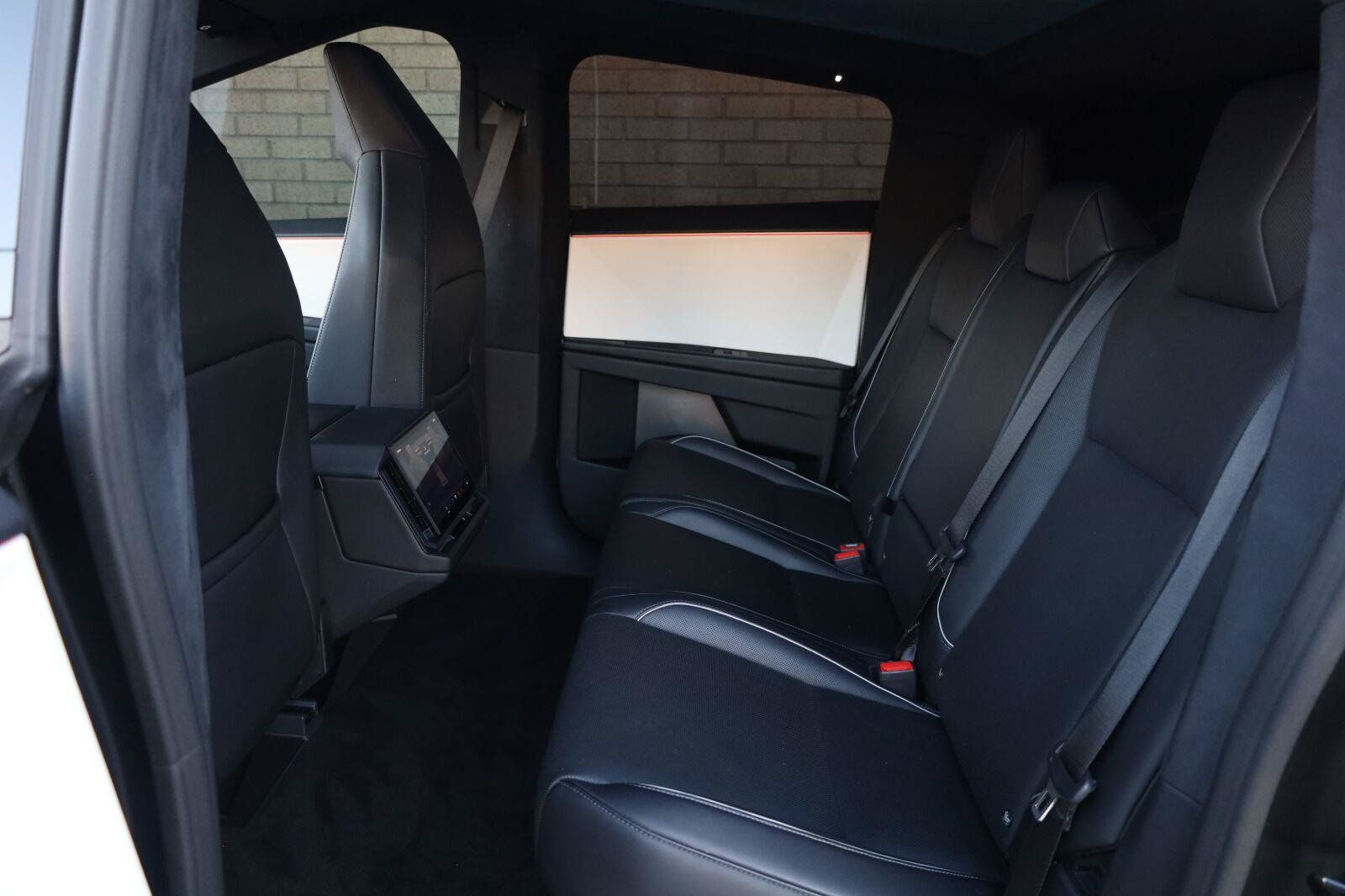 Used 2024 Tesla Cybertruck AWD Crew Cab image 22
