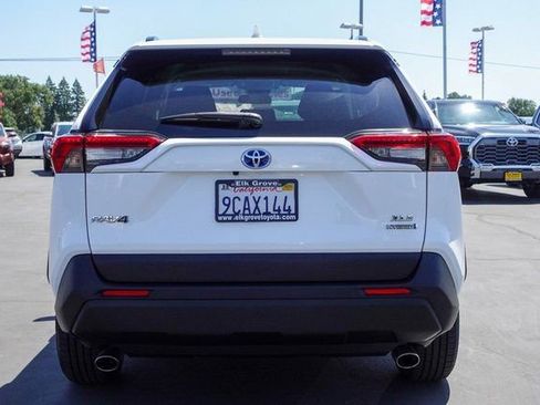 Used 2022 Toyota RAV4 XLE image 10