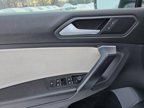 Used 2021 Volkswagen Tiguan SE AWD/4WD image 24