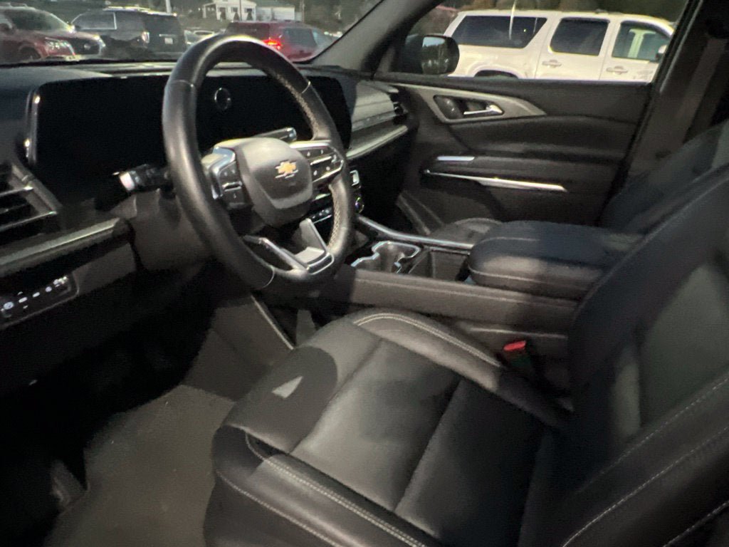 Used 2025 Chevrolet Traverse LT AWD/4WD image 11