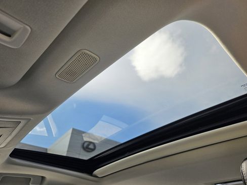 Used 2021 Lexus ES 300h w/ Premium Package FWD image 18