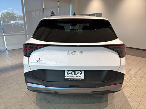 Used 2026 Kia Sportage EX image 4