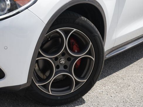 Used 2022 Alfa Romeo Stelvio Ti AWD/4WD image 18