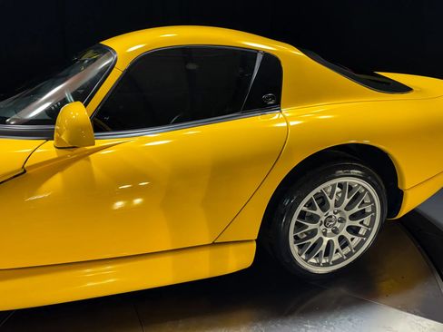 Used 2002 Dodge Viper GTS RWD image 4