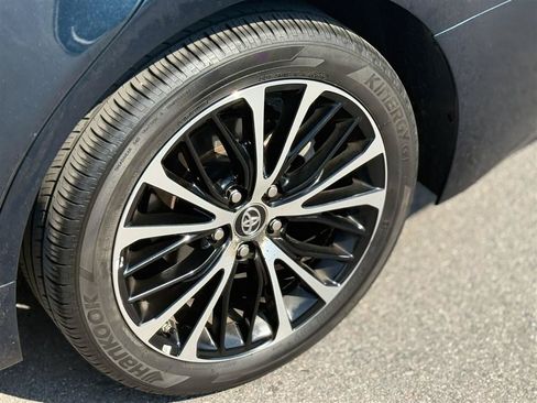 Used 2019 Toyota Camry SE FWD image 13