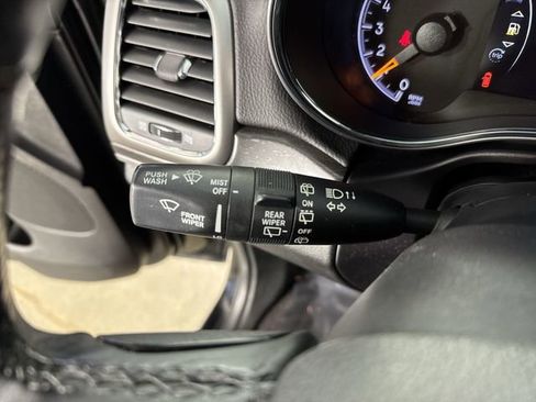 Used 2018 Jeep Grand Cherokee Limited w/ Luxury Group II image 15