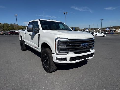 Used 2025 Ford F350 Platinum w/ Platinum Plus Package image 7