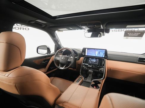 Used 2024 Lexus LX 600 4WD w/ Luxury Package image 16