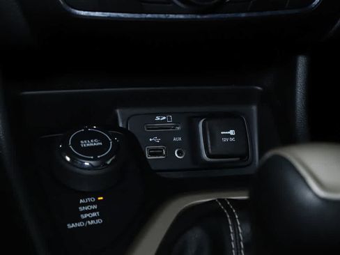 Used 2015 Jeep Cherokee Latitude w/ Cold Weather Group image 26