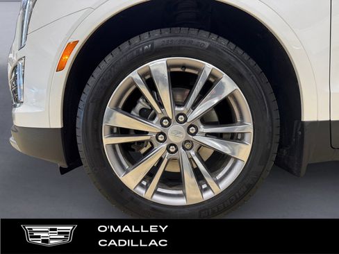 Certified 2023 Cadillac XT5 Premium Luxury w/ LPO, Floor Liner Package image 9