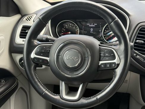 Used 2019 Jeep Compass Latitude w/ Safety & Security Group AWD/4WD image 16
