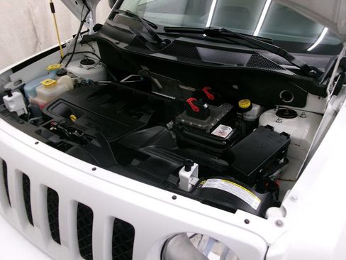 Used 2012 Jeep Patriot Latitude w/ Sun/Sound Group AWD/4WD image 37