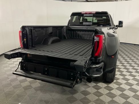 Used 2025 GMC Sierra 3500 Denali w/ Denali Reserve Package AWD/4WD image 35