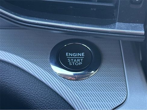 Used 2022 Ford Explorer XLT w/ Equipment Group 202A image 33