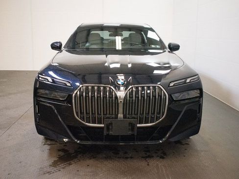 Certified 2023 BMW 760i xDrive AWD/4WD image 2