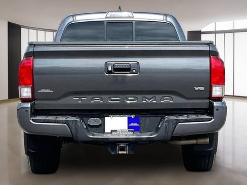 Used 2016 Toyota Tacoma TRD Sport w/ Premium & Technology Package AWD/4WD image 5